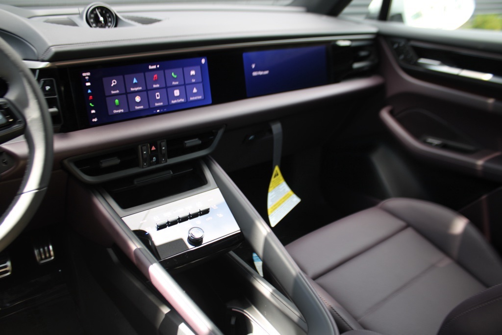 2025 Porsche Macan Electric photo 29