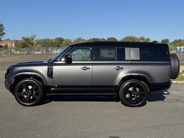2026 Land Rover Defender 130 V8 photo 2