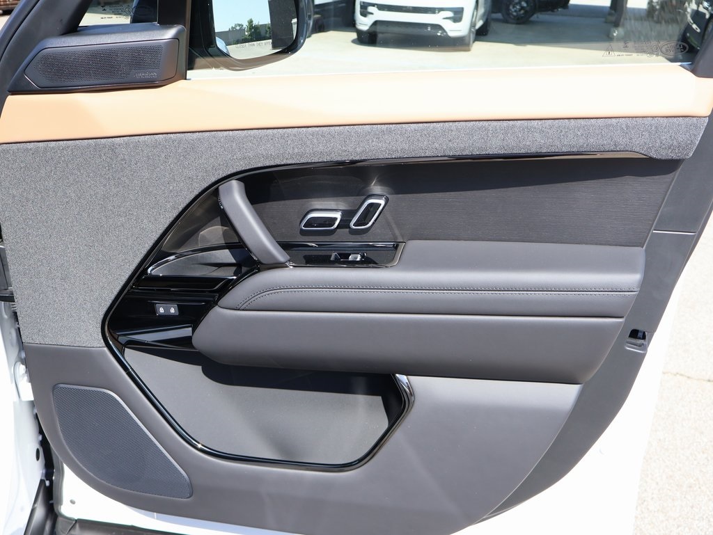 2025 Land Rover Range Rover Sport SE photo 13