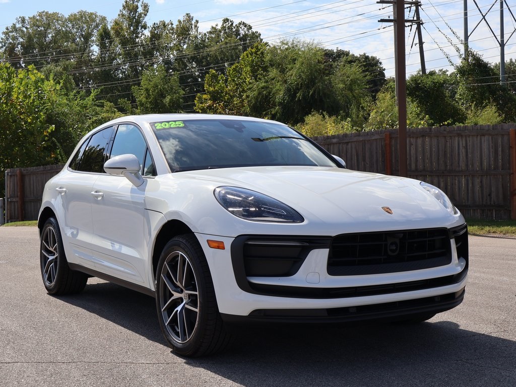 2025 Porsche Macan T photo 11