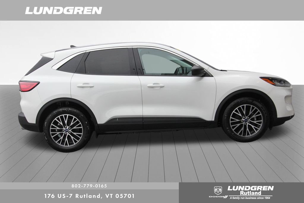 2022 Ford Escape Plug-In Hybrid SE photo 2
