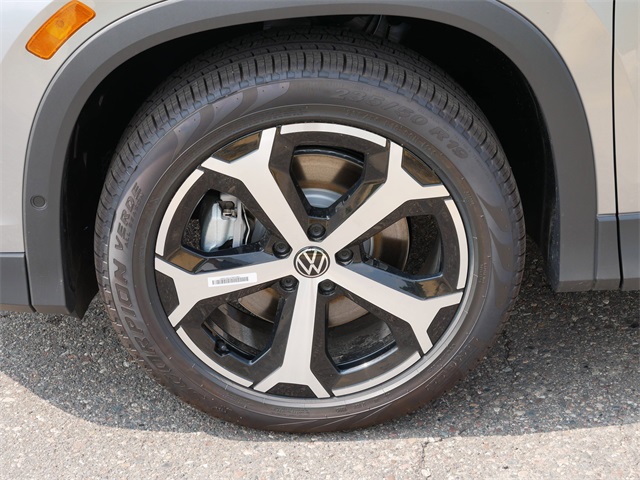 2025 Volkswagen Tiguan SE photo 4