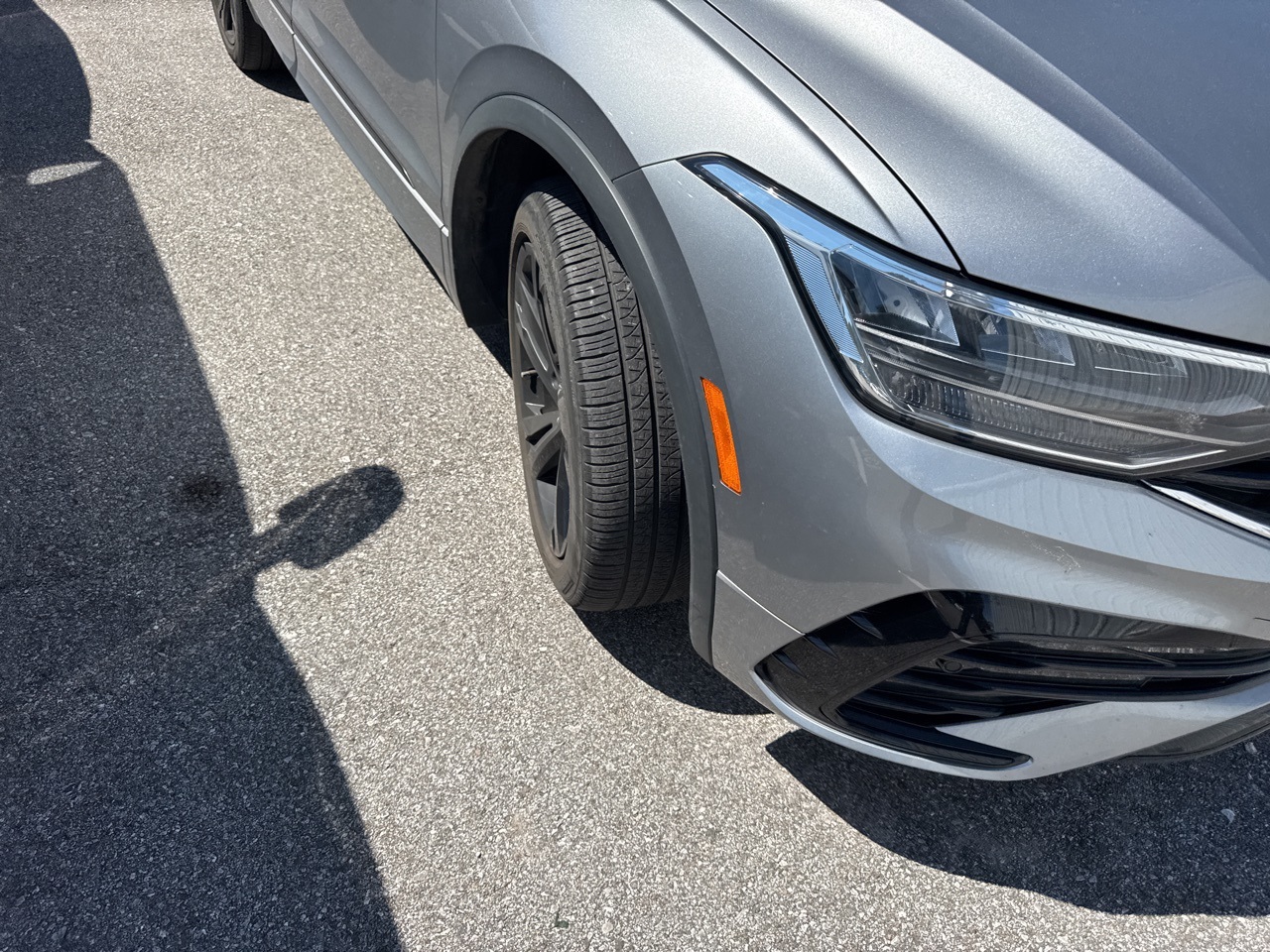2023 Volkswagen Tiguan SE R-Line Black photo 4