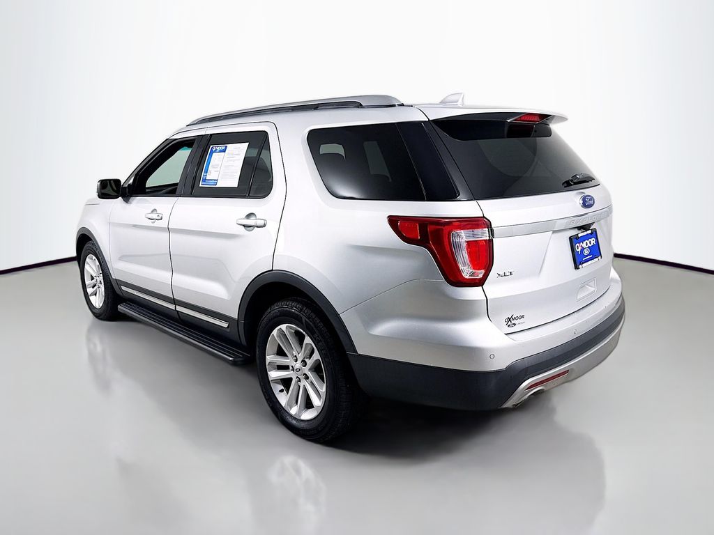 2017 Ford Explorer XLT photo 2