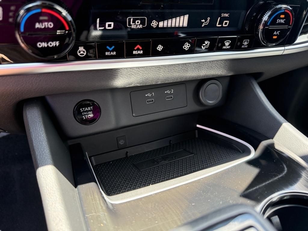 2025 Nissan Rogue SL photo 4