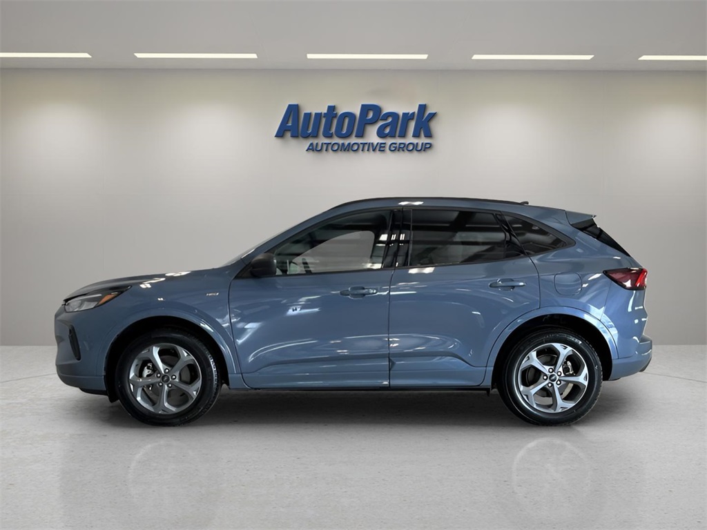 2023 Ford Escape ST-Line photo 2