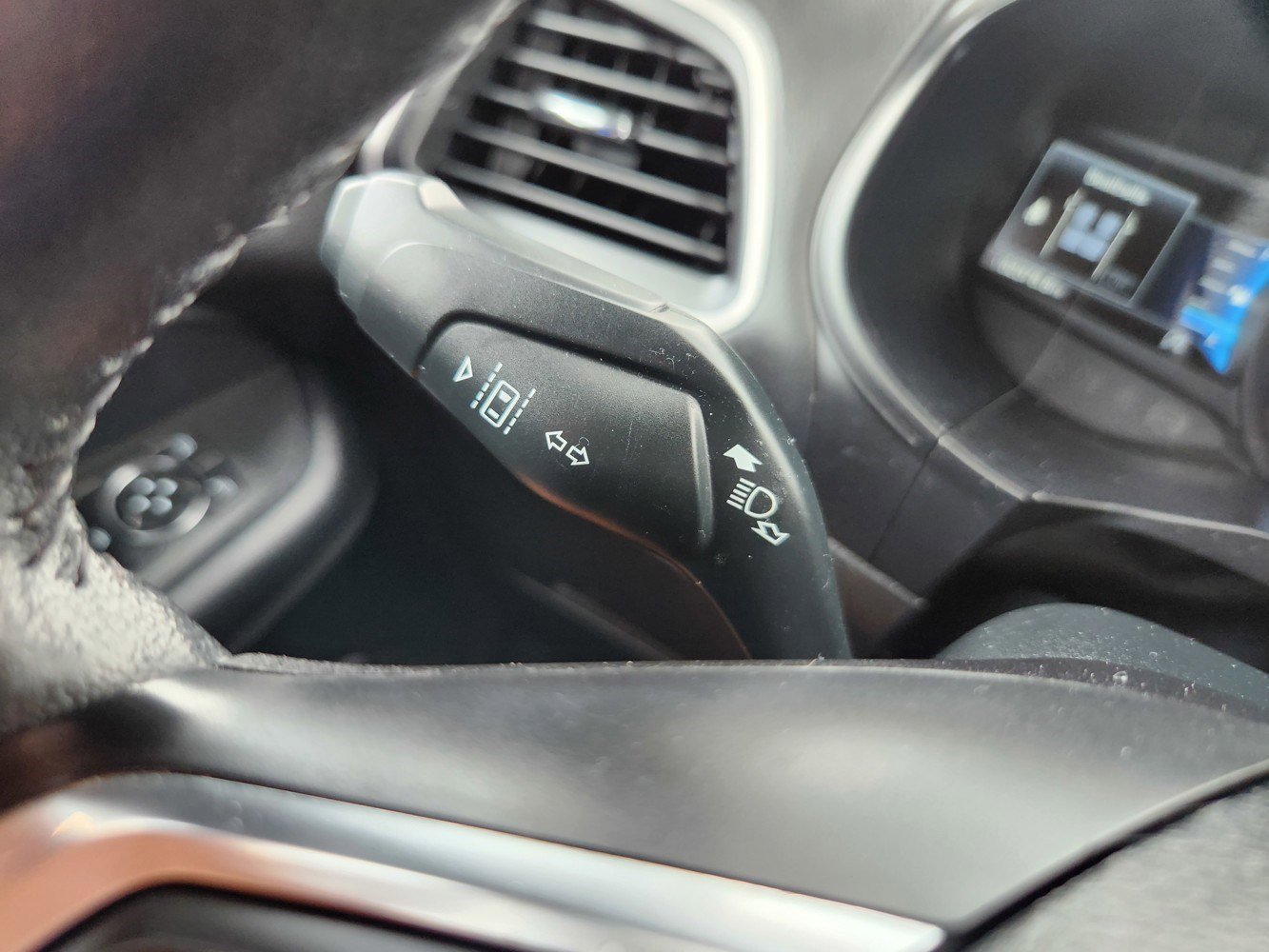 2022 Ford Edge SEL photo 23