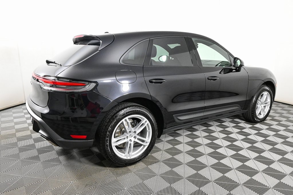 2025 Porsche Macan T photo 24