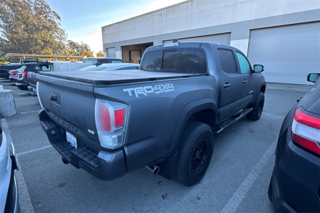 2022 Toyota Tacoma TRD Off-Road photo 2
