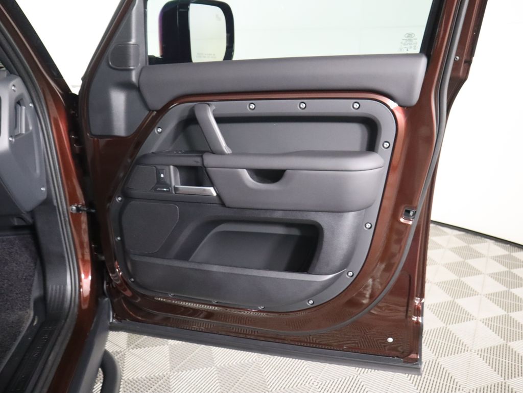 2025 Land Rover Defender 130 S photo 22