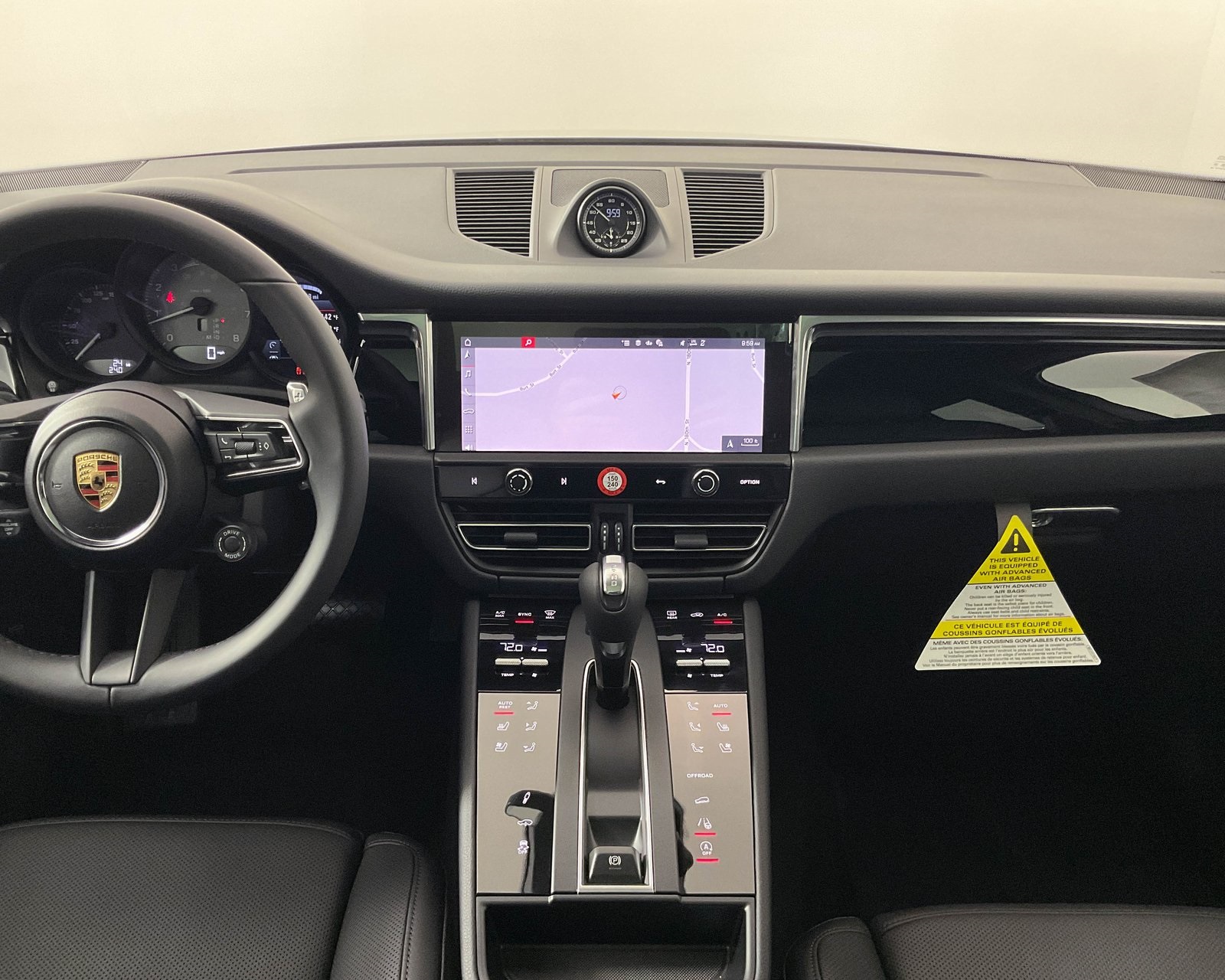 2025 Porsche Macan S photo 17