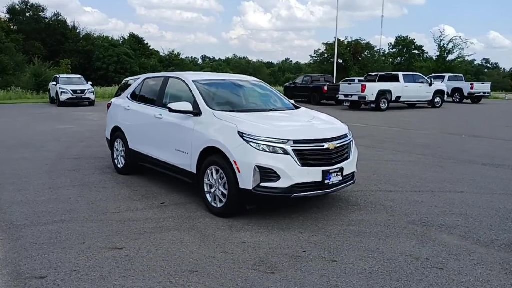 2024 Chevrolet Equinox LT photo 2