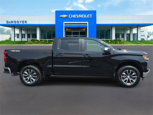2025 Chevrolet Silverado 1500 LT photo 4