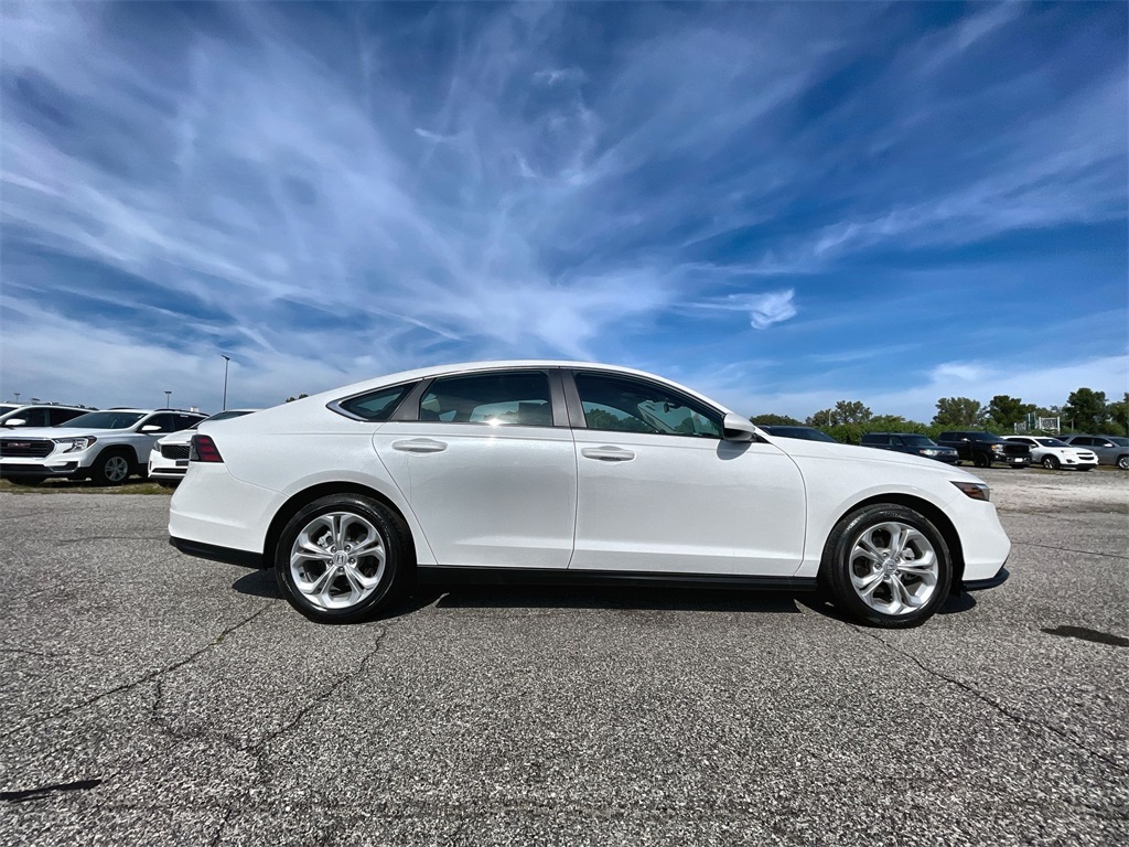 2023 Honda Accord LX photo 9
