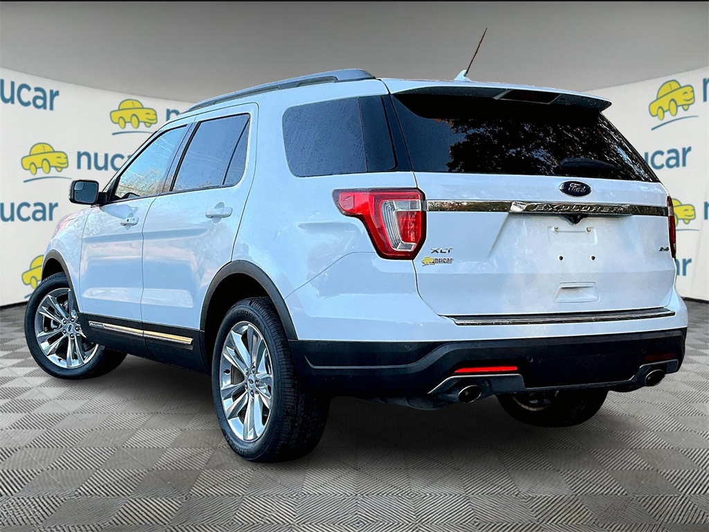 2018 Ford Explorer XLT photo 4