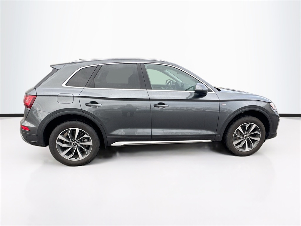 2025 Audi Q5 45 S line Premium Plus photo 2