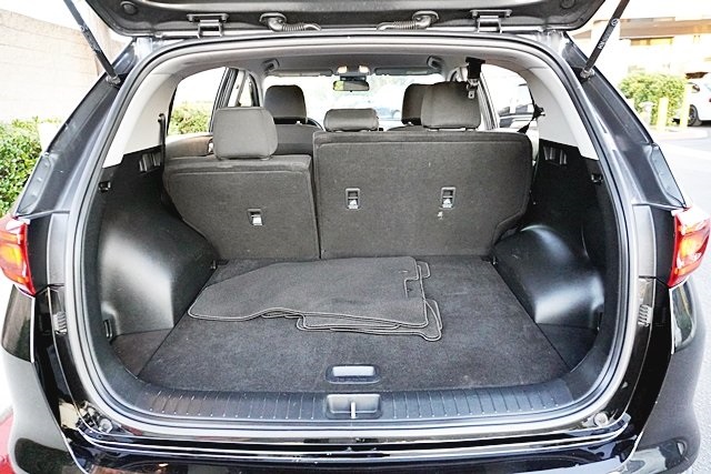 Used 2022 Black Kia LX image 12