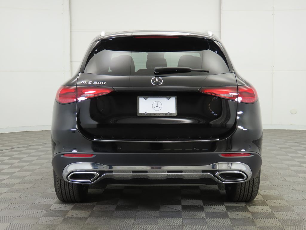 2025 Mercedes Benz GLC 300 photo 4