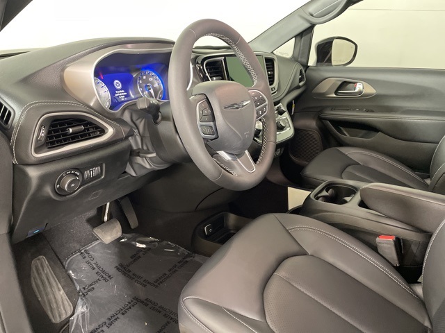 2025 Chrysler Pacifica photo 22
