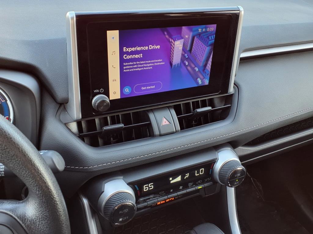 2024 Toyota RAV4 Hybrid XLE photo 5