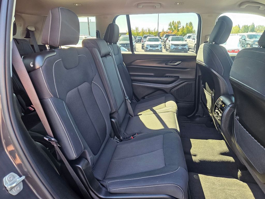 2023 Jeep Grand Cherokee Laredo photo 30