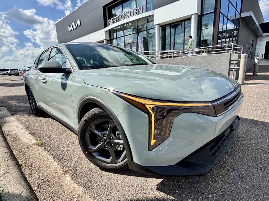 2025 Kia K4 LXS's photo