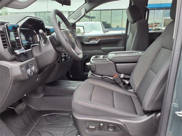 2025 Chevrolet Silverado 1500 LT photo 12