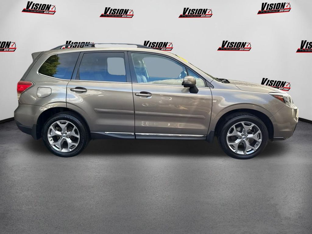 2018 Subaru Forester 2.5i Touring photo 3