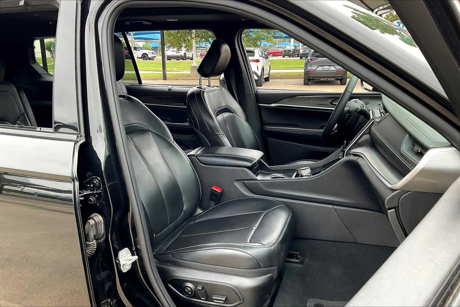 2024 Jeep Grand Cherokee Limited photo 5