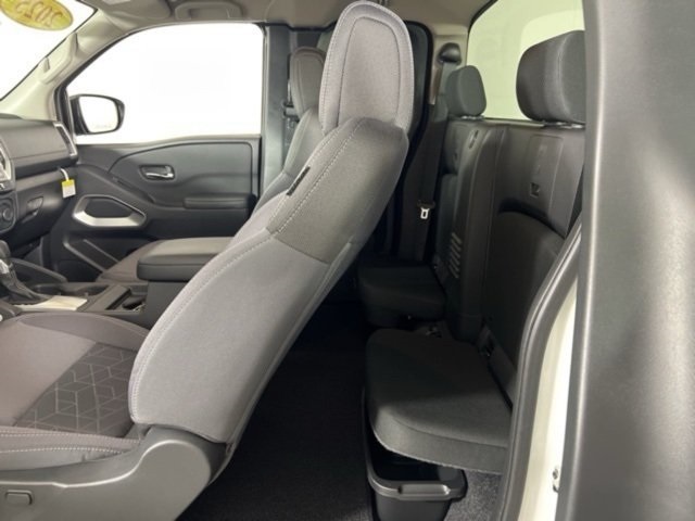 2025 Nissan Frontier SV photo 12