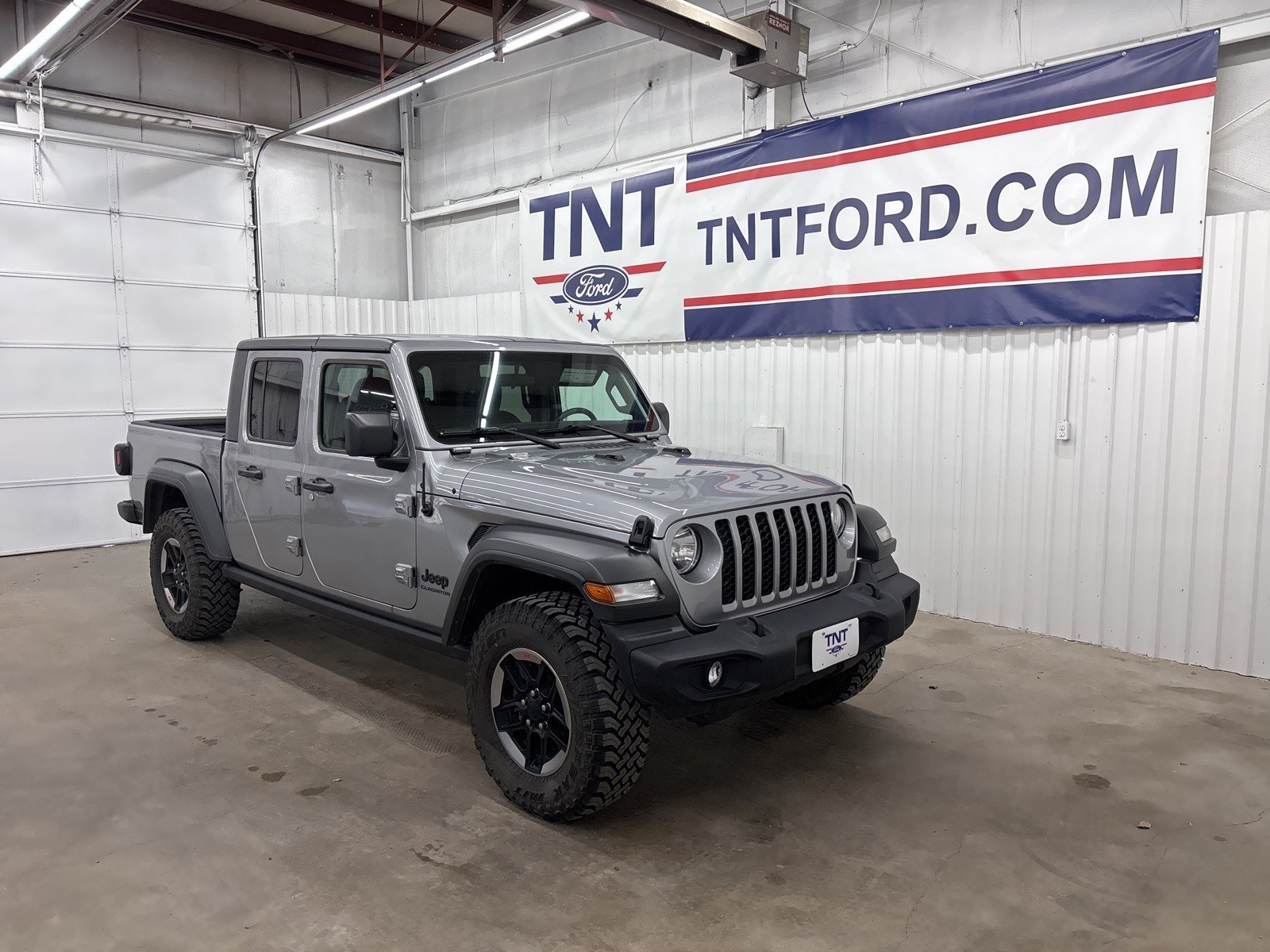 2020 Jeep Gladiator Sport photo 2