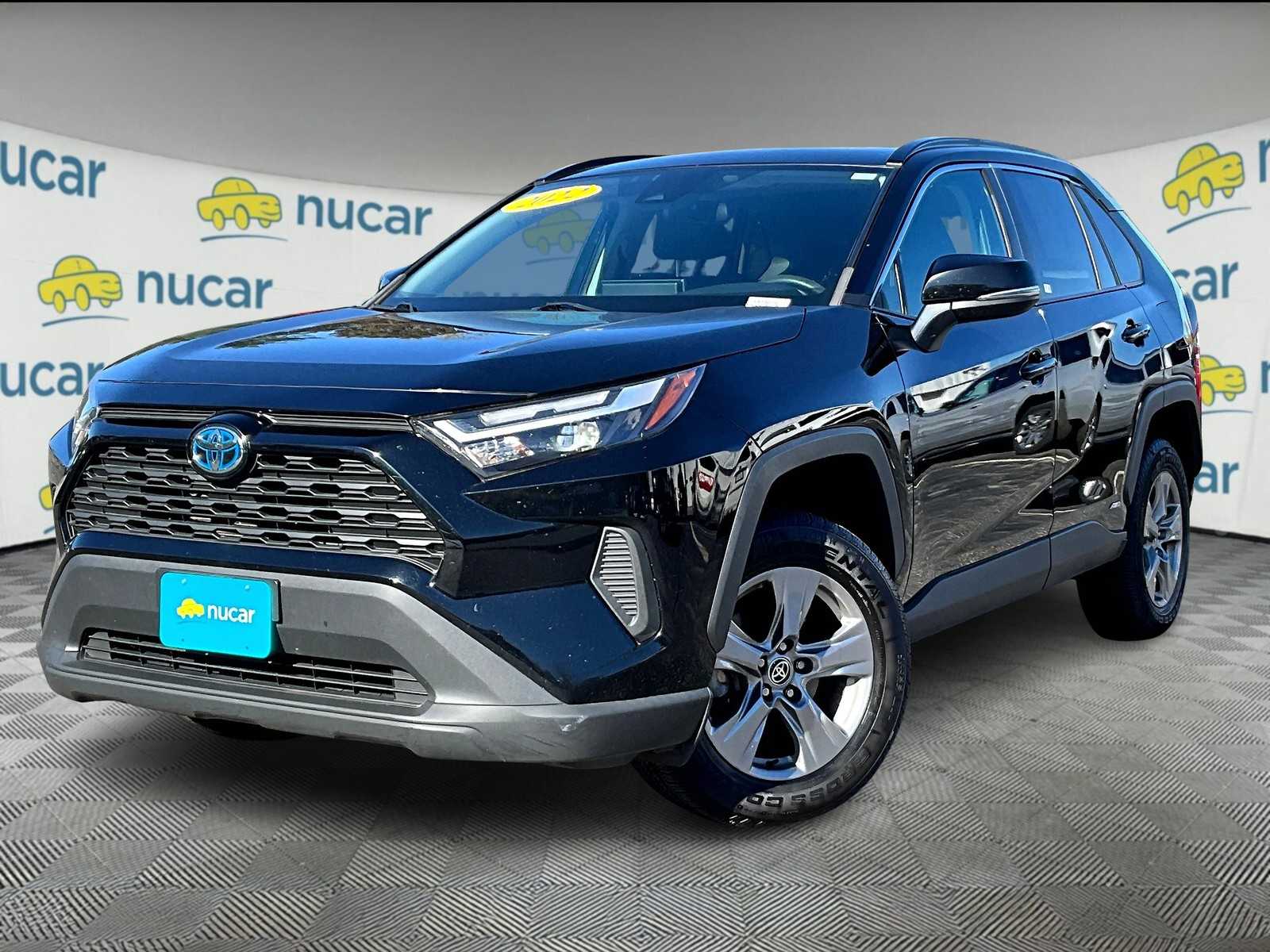 2022 Toyota RAV4 Hybrid XLE photo 3