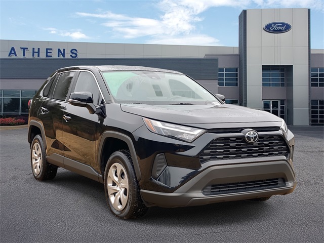 2023 Toyota RAV4 LE's photo