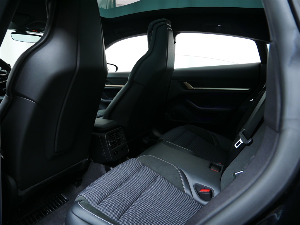 2025 Porsche Taycan 4S photo 13
