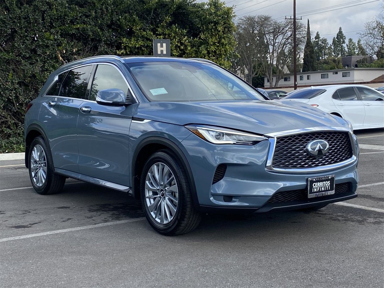 2025 Infiniti QX50 Luxe photo 3