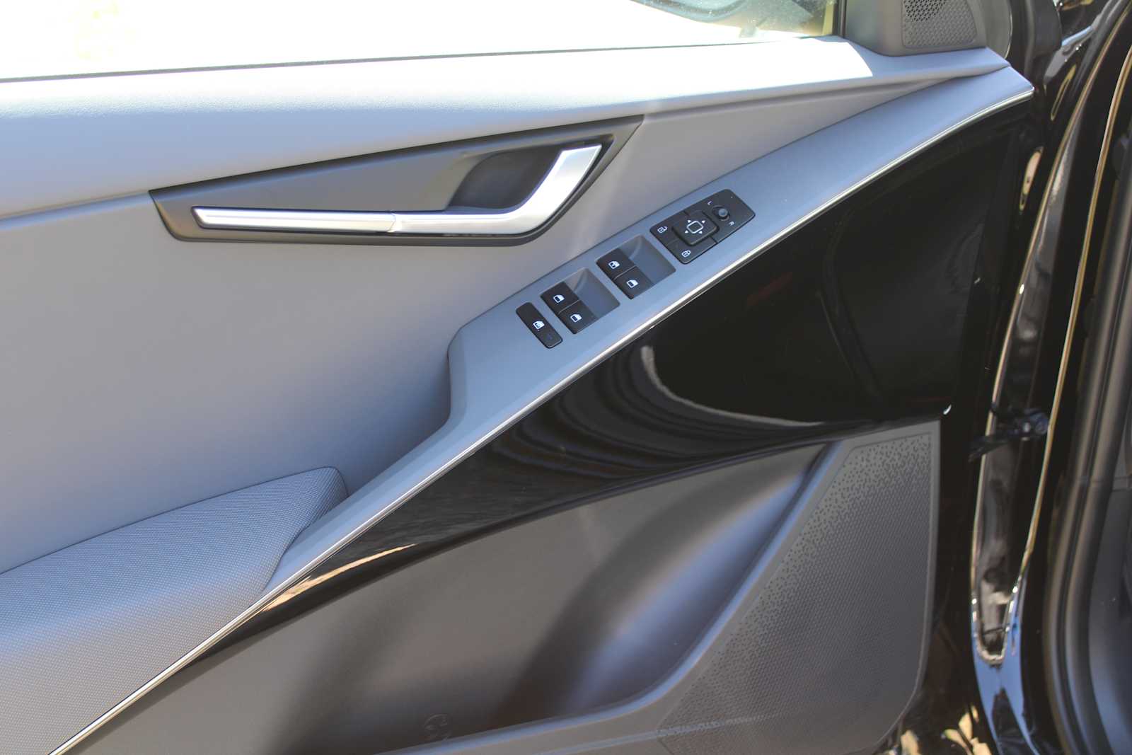 2025 Kia Niro EX photo 14