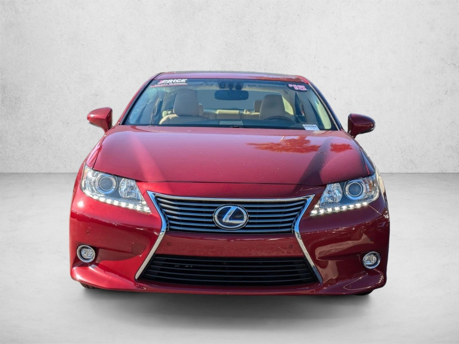 2015 Lexus ES 300h photo 2