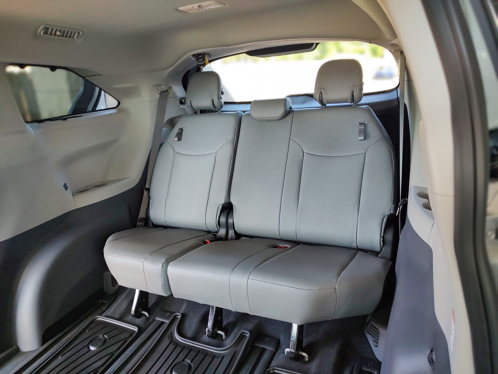 2024 Toyota Sienna Limited photo 10