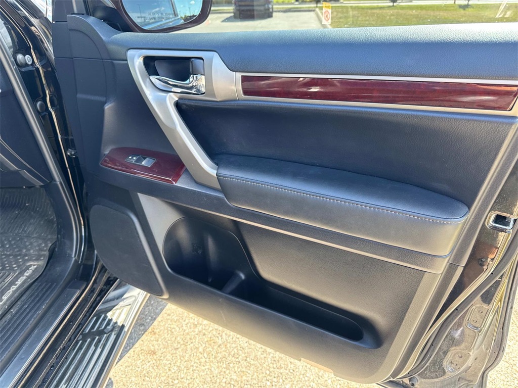 2019 Lexus GX 460 photo 9
