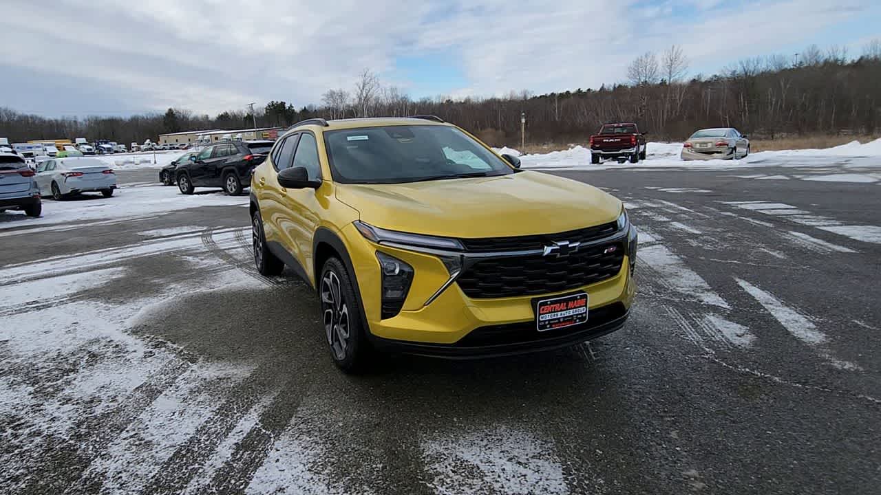 2025 Chevrolet Trax photo 2