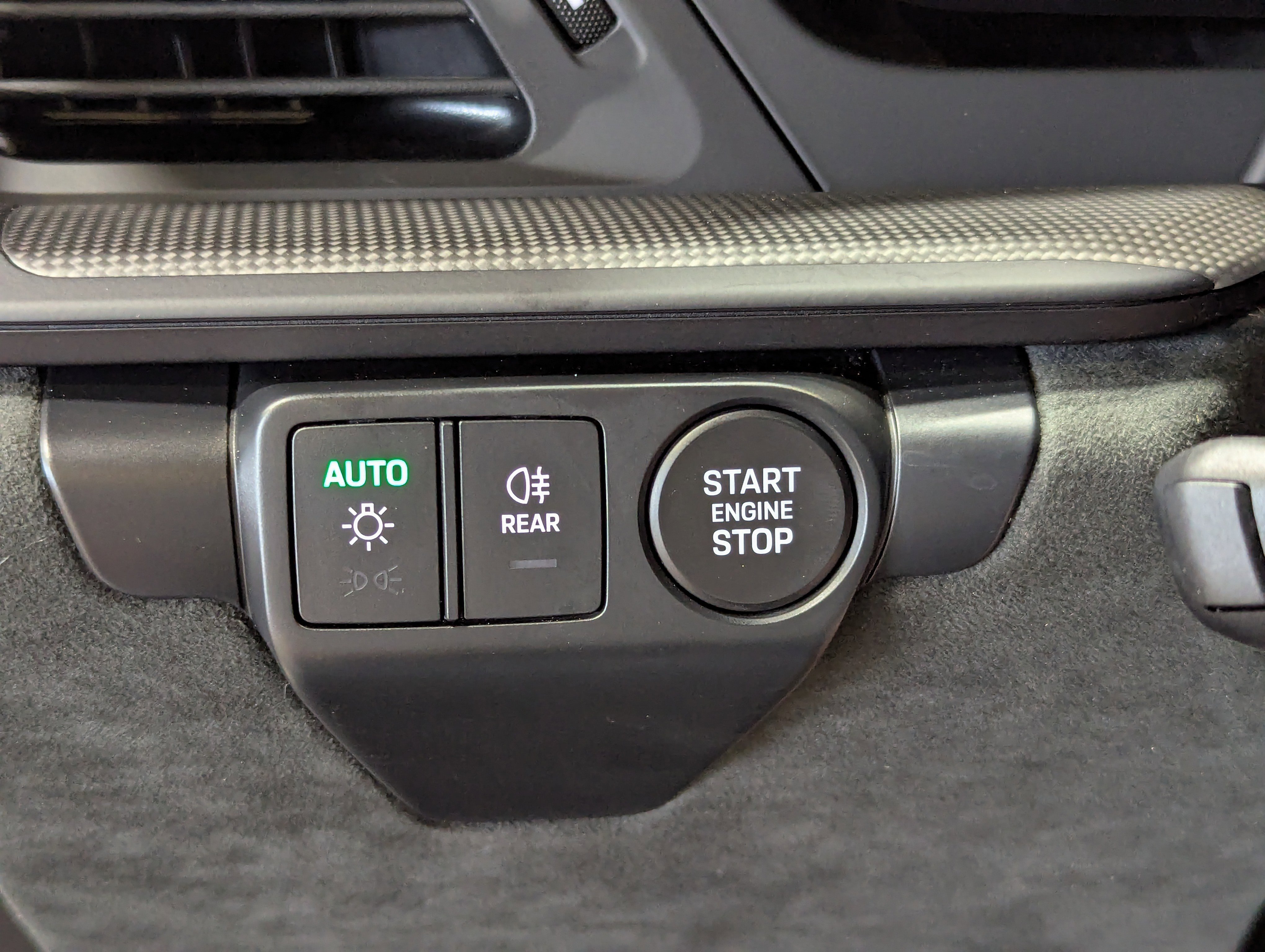 2025 Porsche 911 4 GTS photo 2