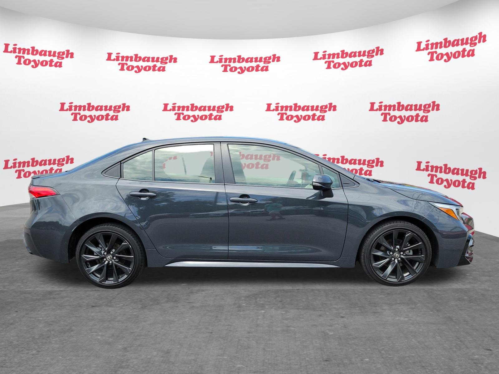 Used 2024 Toyota Corolla SE with VIN JTDBCMFE3R3052860 for sale in Northfield, Minnesota