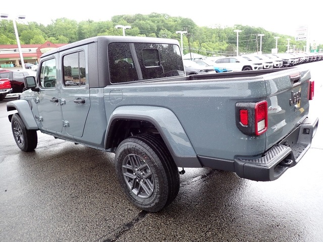 2025 Jeep Gladiator Sport S photo 3