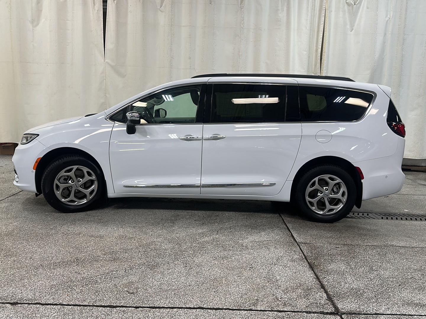 Used 2023 Chrysler Pacifica Limited with VIN 2C4RC3GG6PR580535 for sale in Waconia, Minnesota