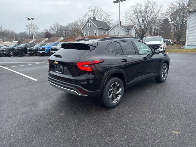 2026 Chevrolet Trax LT photo 2