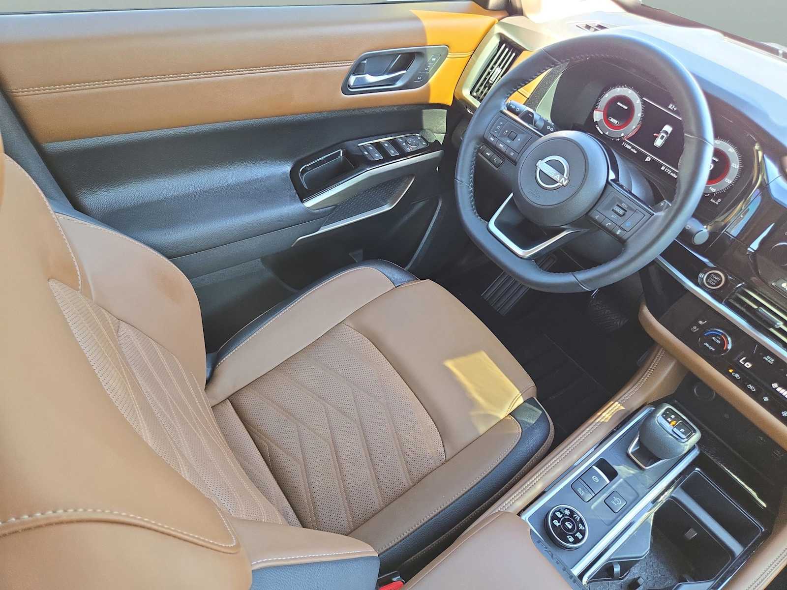 2024 Nissan Pathfinder Platinum photo 19