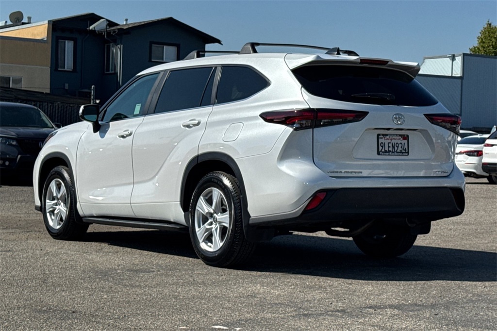 2024 Toyota Highlander LE photo 6