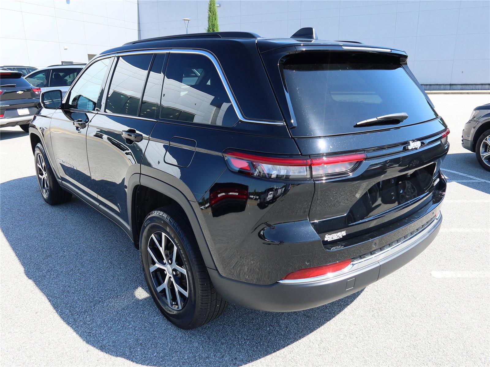 2024 Jeep Grand Cherokee Limited photo 3