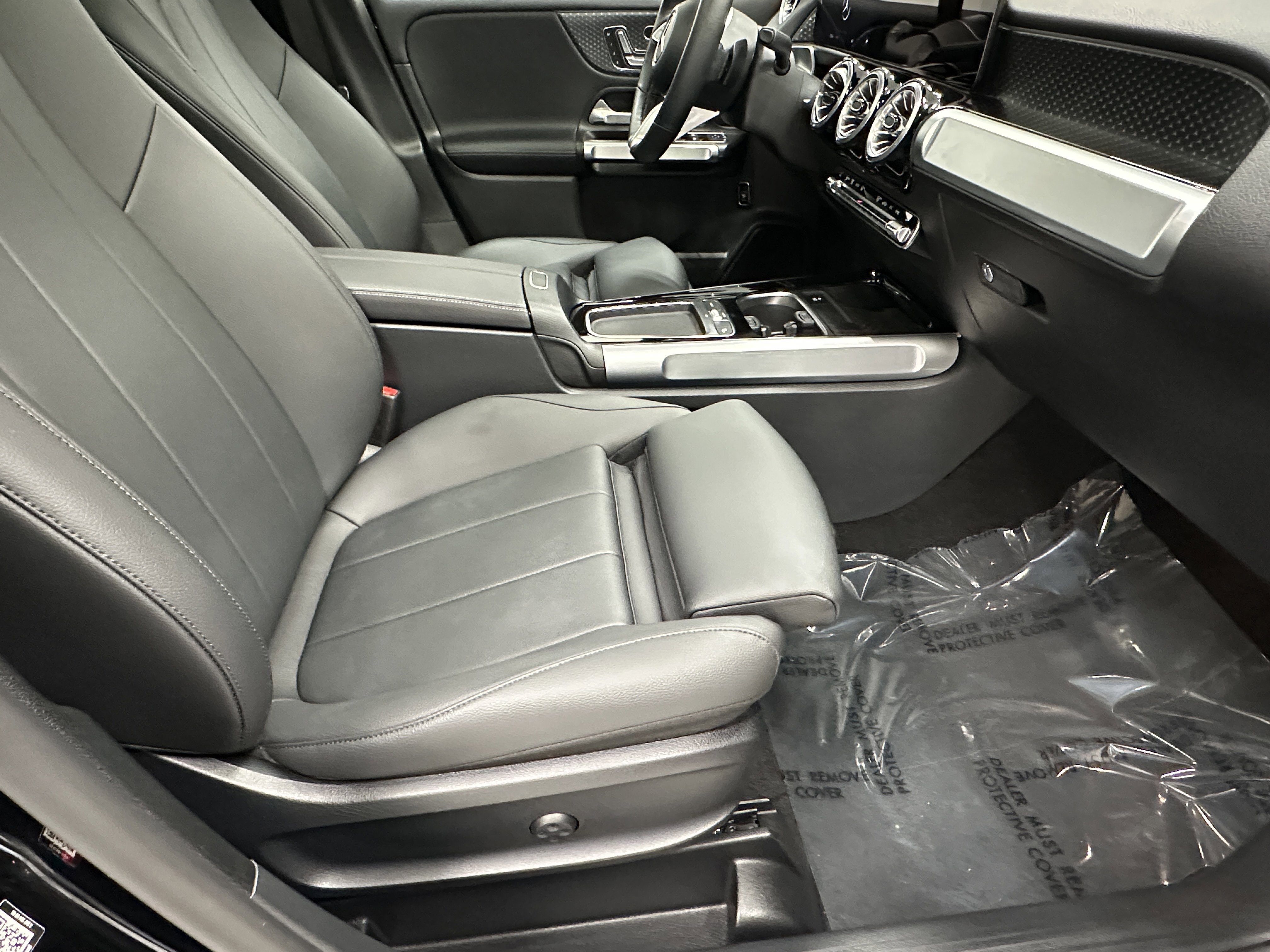 2024 Mercedes Benz GLB 250 photo 11