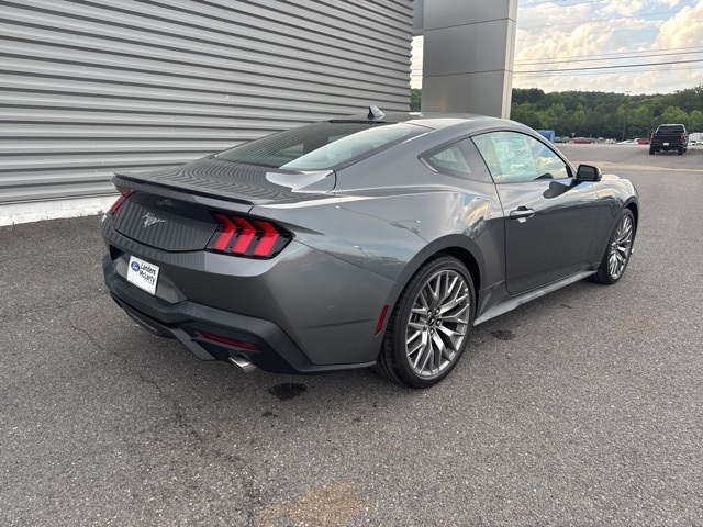 2025 Ford Mustang EcoBoost Premium photo 3